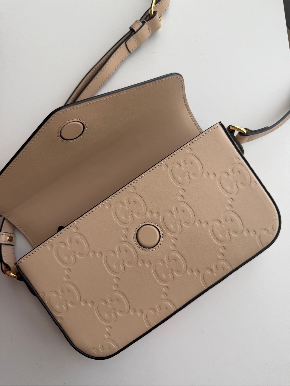 Gucci Beige Embossed GG Leather Crossbody with Gold Hardware - Picture 2 of 6